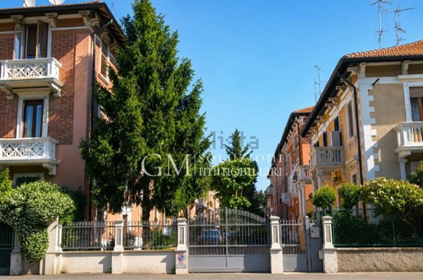 appartamento in vendita a Milano in zona Forze Armate