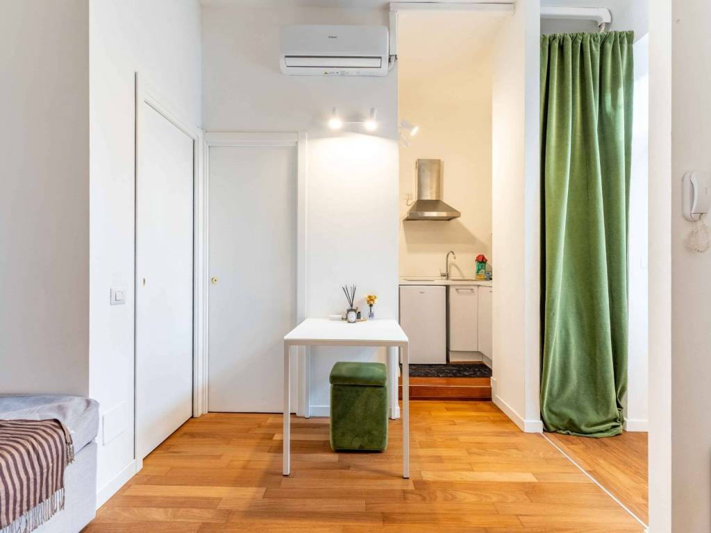 appartamento in vendita a Milano in zona Porta Genova