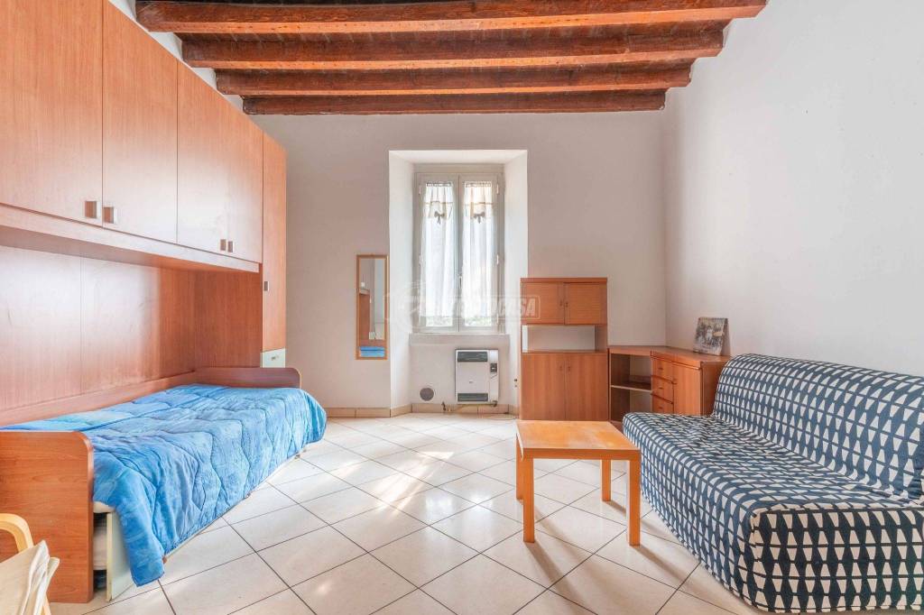 appartamento in vendita a Milano in zona Porta Genova