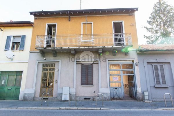 appartamento in vendita a Milano in zona Baggio
