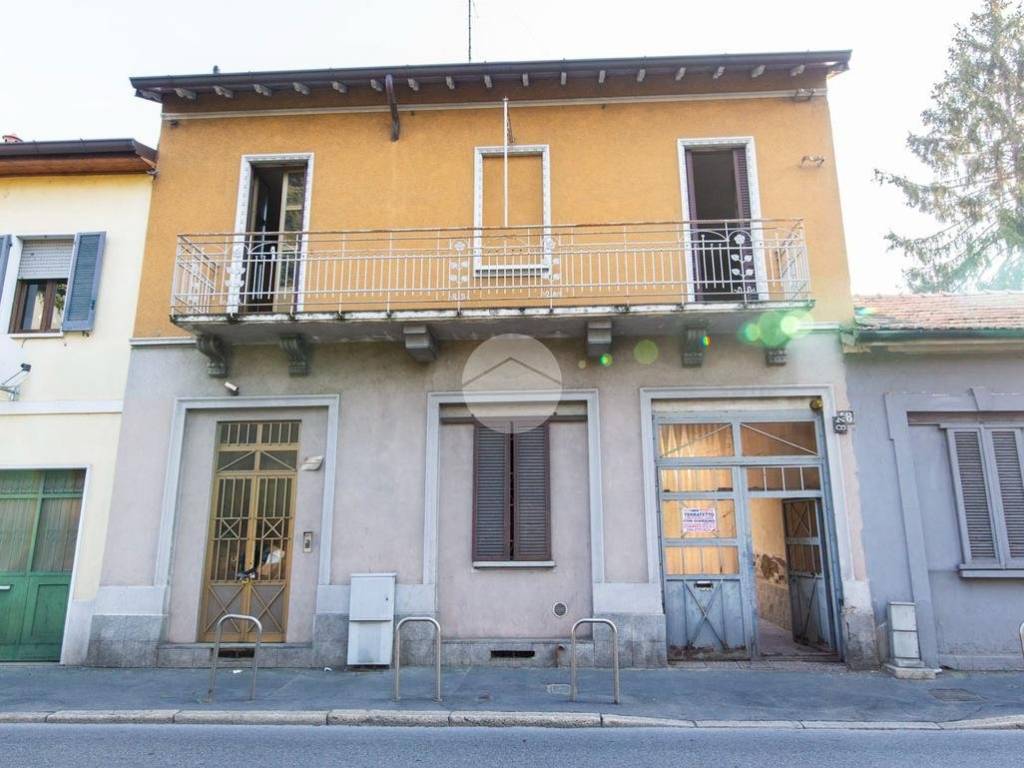 appartamento in vendita a Milano in zona Baggio