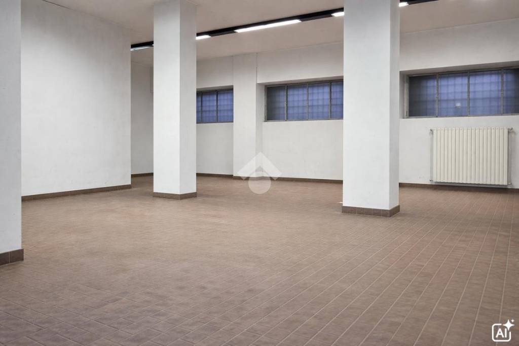 locale commerciale in vendita a Milano in zona Quarto Oggiaro