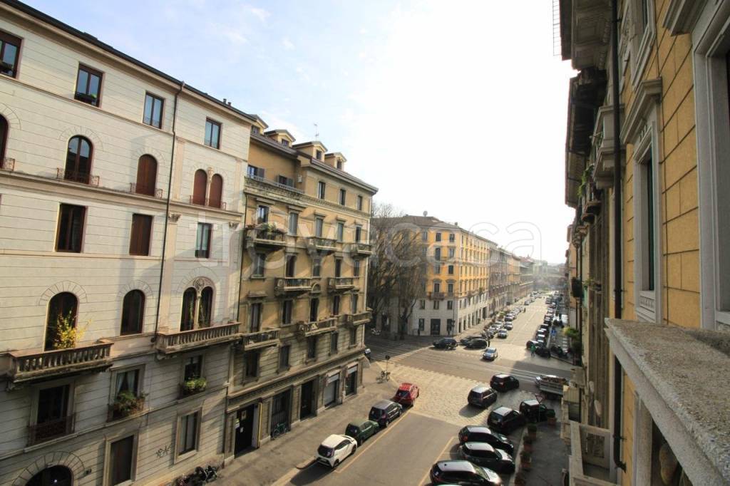 appartamento in vendita a Milano in zona Sempione