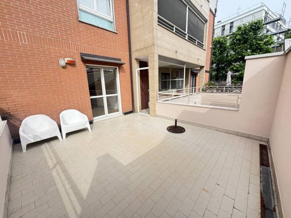 appartamento in vendita a Milano in zona Famagosta