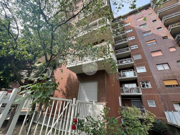 appartamento in vendita a Milano in zona Lorenteggio