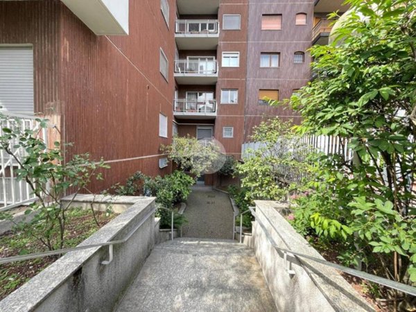 appartamento in vendita a Milano in zona Lorenteggio