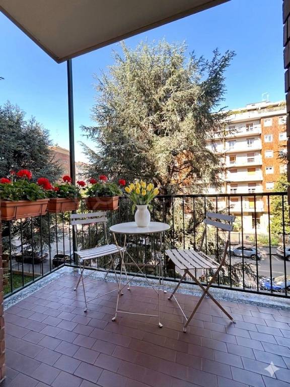 appartamento in vendita a Milano in zona Famagosta