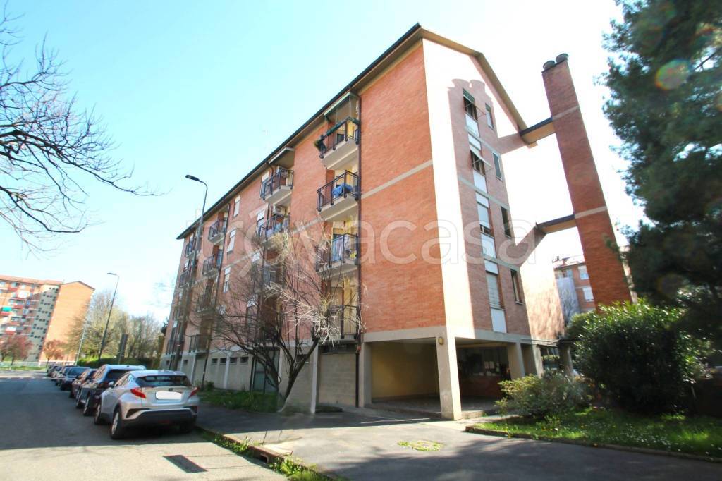 appartamento in vendita a Milano in zona Gallaratese