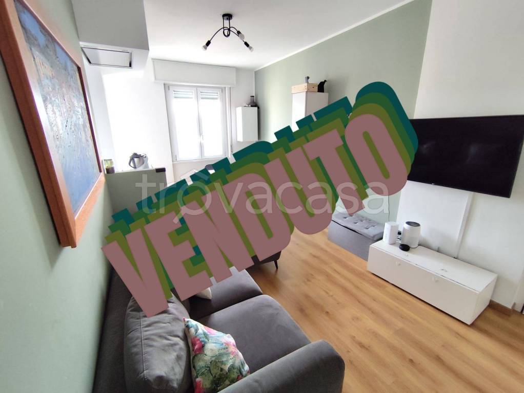 appartamento in vendita a Milano in zona Cascina dei Pomi