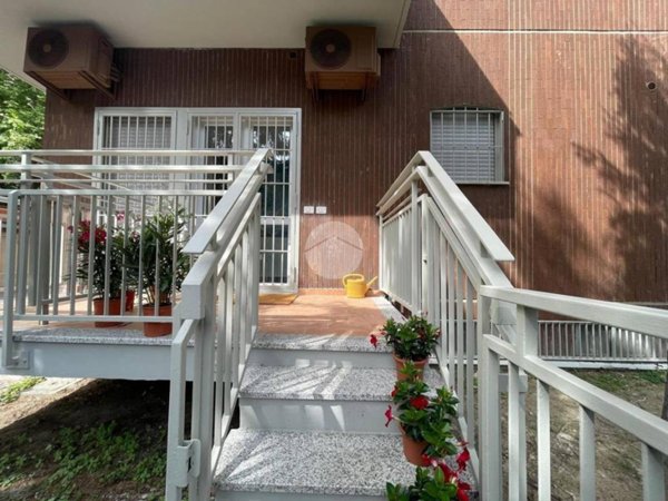appartamento in vendita a Milano in zona Lorenteggio