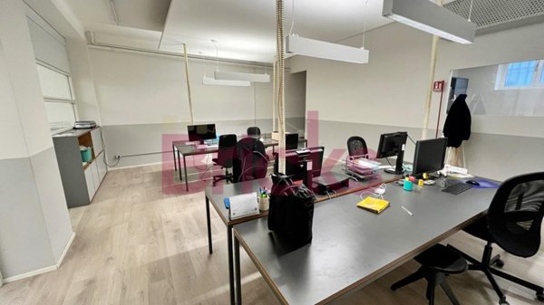ufficio in vendita a Milano in zona Città Studi