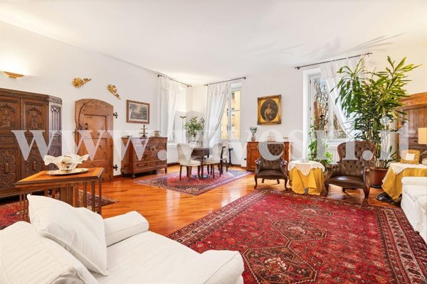 appartamento in vendita a Milano in zona Sant'Ambrogio