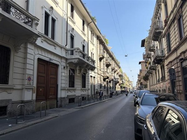 ufficio in vendita a Milano in zona Sempione
