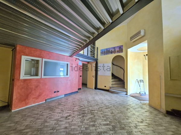 negozio in vendita a Milano in zona Crescenzago