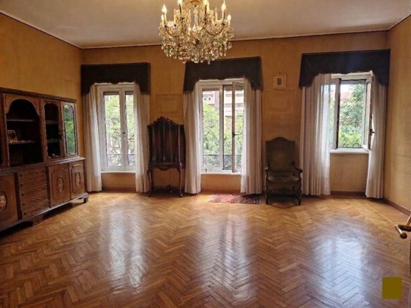 appartamento in vendita a Milano in zona Sant'Ambrogio