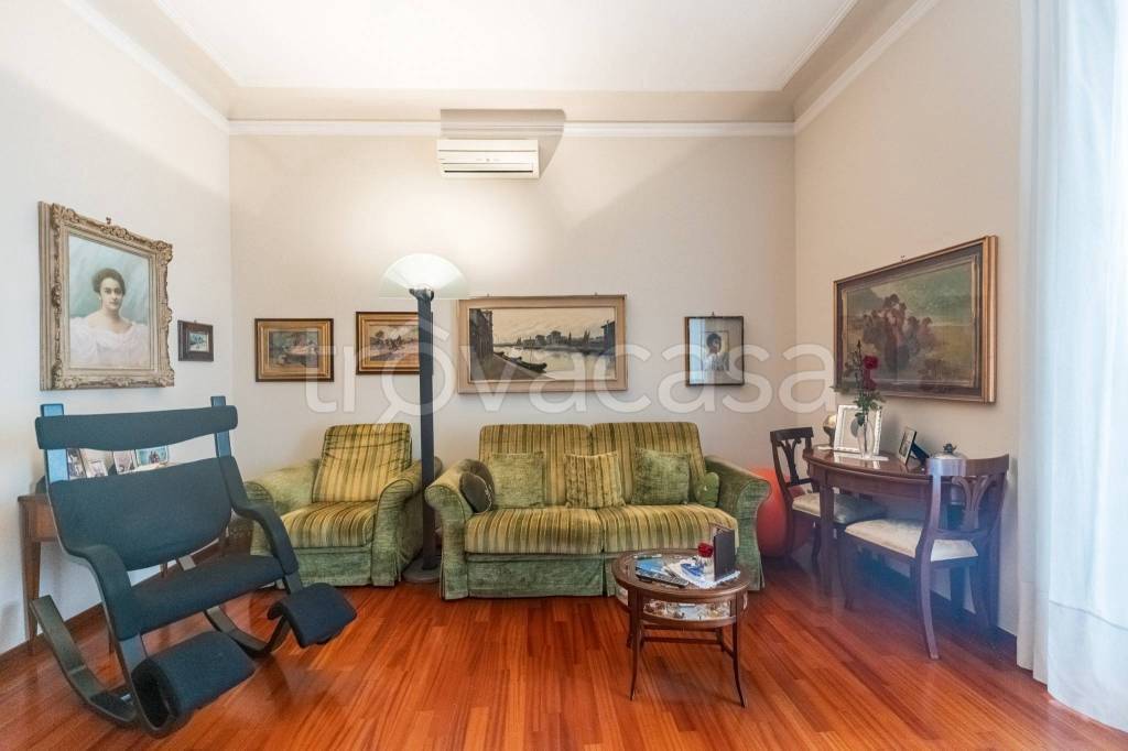 appartamento in vendita a Milano in zona XXII Marzo