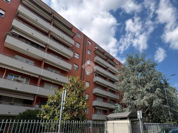 appartamento in vendita a Milano in zona Gallaratese