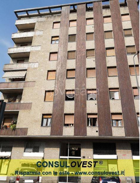 locale commerciale in vendita a Milano in zona San Cristoforo