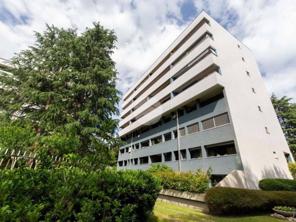 appartamento in vendita a Milano in zona Baggio