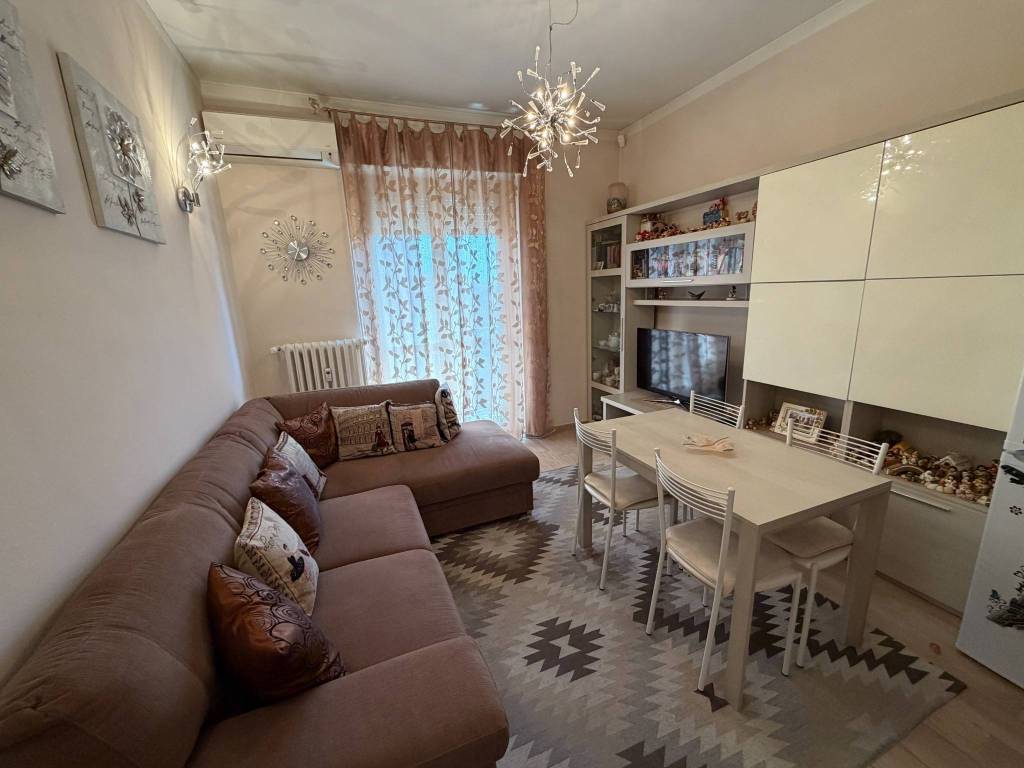 appartamento in vendita a Milano in zona Rottole
