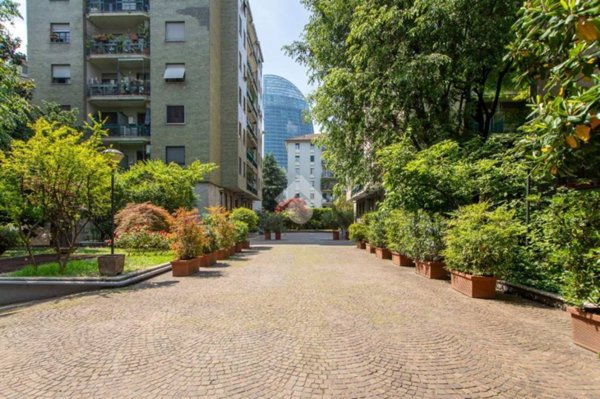 appartamento in vendita a Milano in zona Sempione