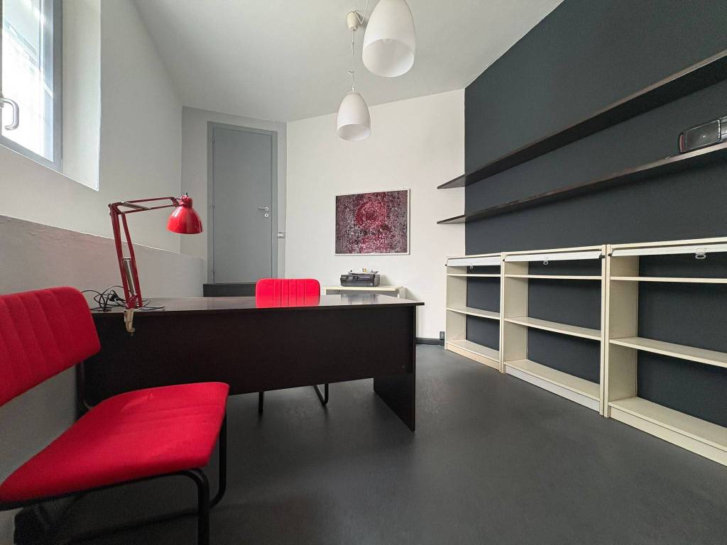 ufficio in vendita a Milano in zona Città Studi