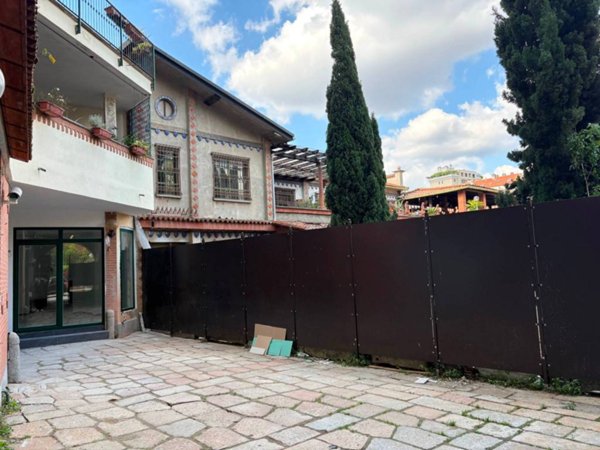 appartamento in vendita a Milano in zona Famagosta