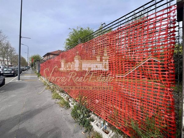 negozio in vendita a Milano in zona Lorenteggio