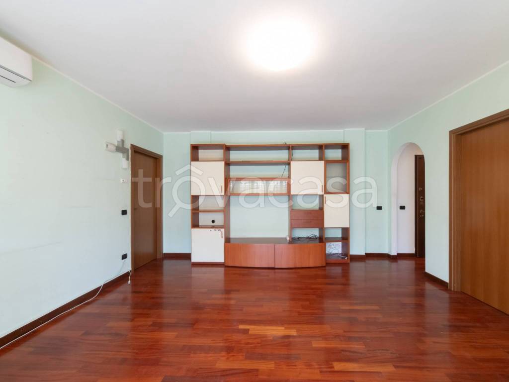 appartamento in vendita a Milano in zona Adriano