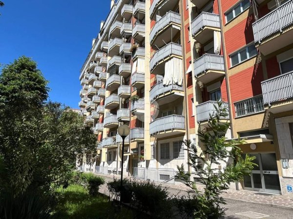 appartamento in vendita a Milano in zona Lorenteggio