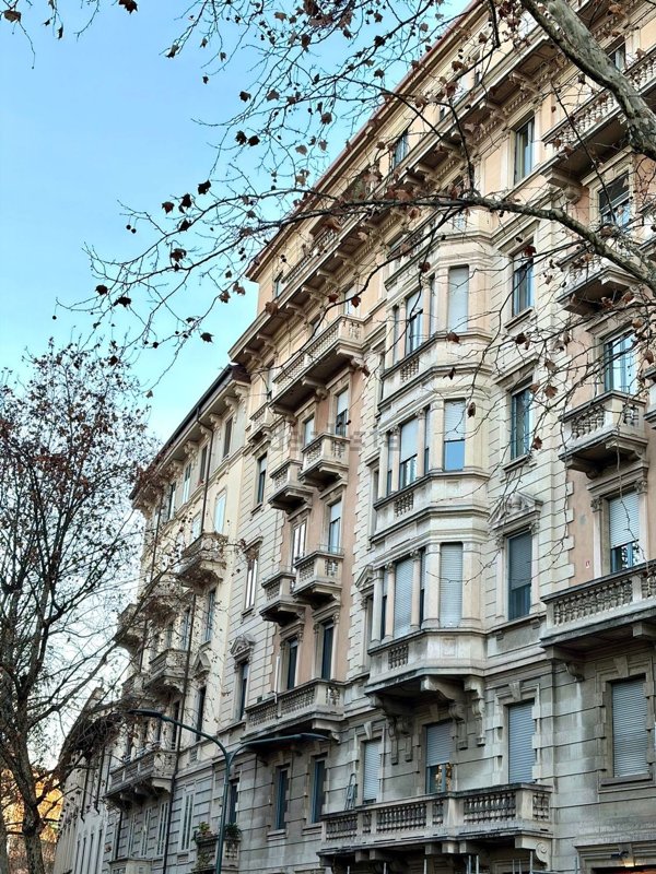 appartamento in vendita a Milano in zona Sempione