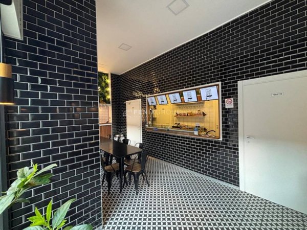 negozio in vendita a Milano in zona Città Studi