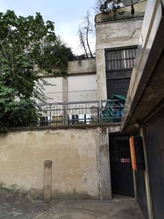 locale commerciale in vendita a Milano in zona Lorenteggio