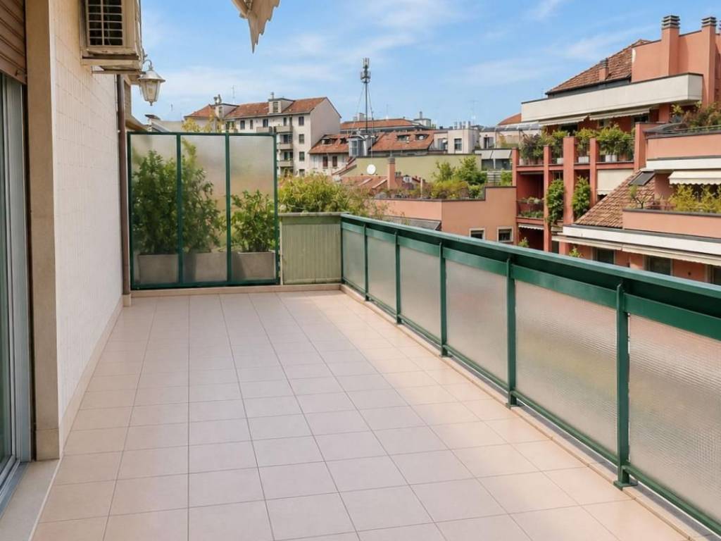 appartamento in vendita a Milano in zona Sempione