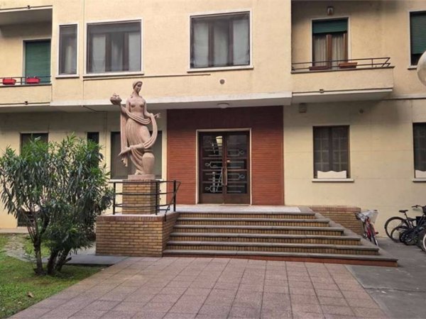 appartamento in vendita a Milano in zona Centro Direzionale