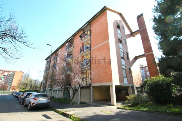 appartamento in vendita a Milano in zona Gallaratese