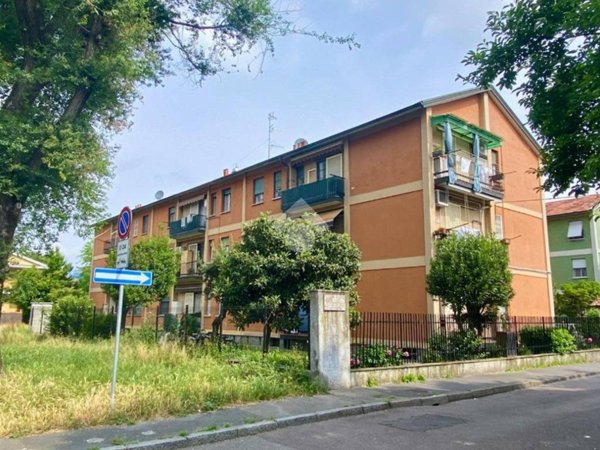 appartamento in vendita a Milano in zona Baggio