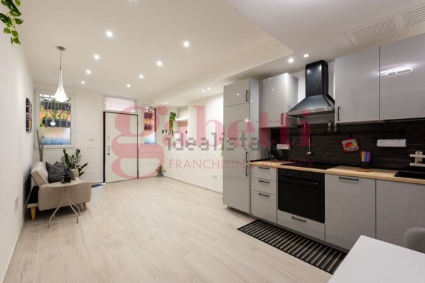 appartamento in vendita a Milano in zona Famagosta