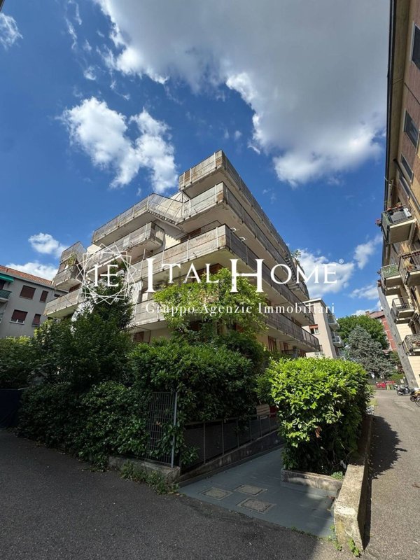 appartamento in vendita a Milano in zona Quinto Romano