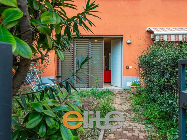 casa indipendente in vendita a Milano in zona Piazzale Lodi