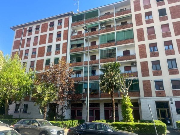 appartamento in vendita a Milano in zona Piazzale Lodi