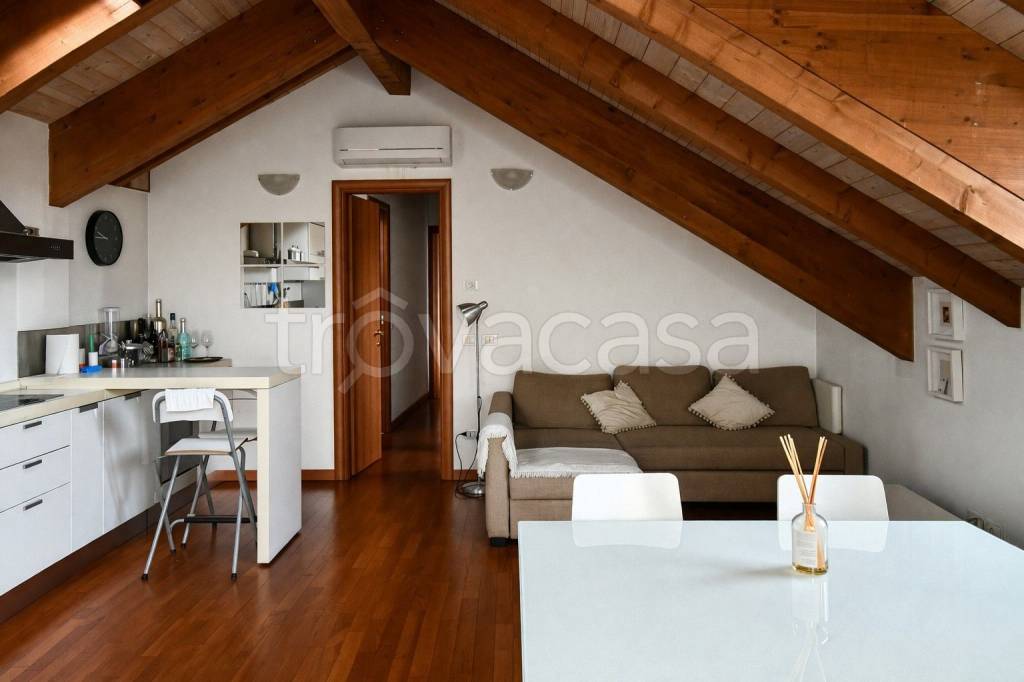 appartamento in vendita a Milano in zona Porta Genova