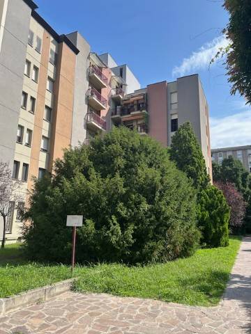 appartamento in vendita a Milano in zona Famagosta