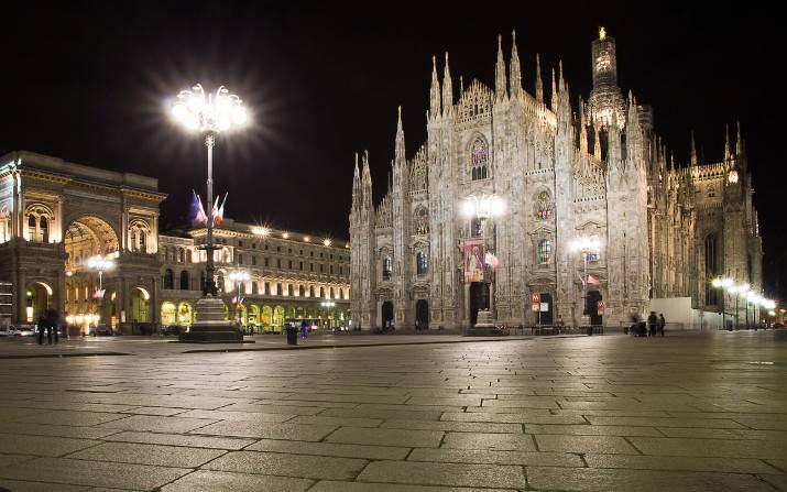 intera palazzina in vendita a Milano in zona Centro Direzionale