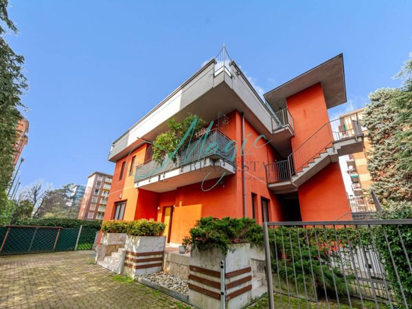 casa indipendente in vendita a Milano in zona San Siro