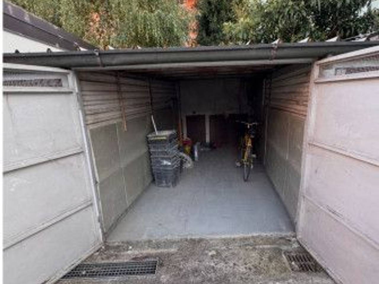 negozio in vendita a Milano in zona Baggio
