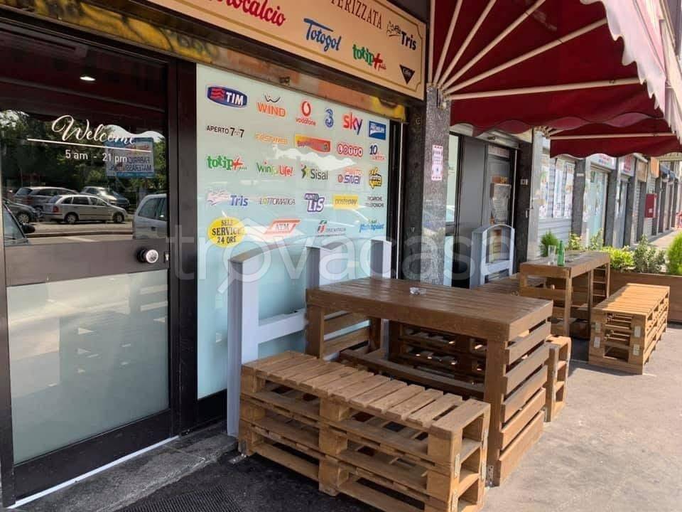 negozio in vendita a Milano in zona Rogoredo