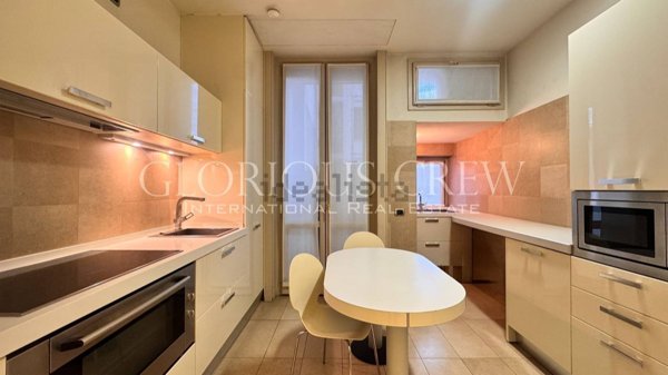 ufficio in vendita a Milano in zona Porta Nuova