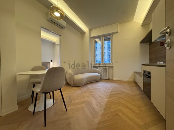 appartamento in vendita a Milano in zona Lorenteggio