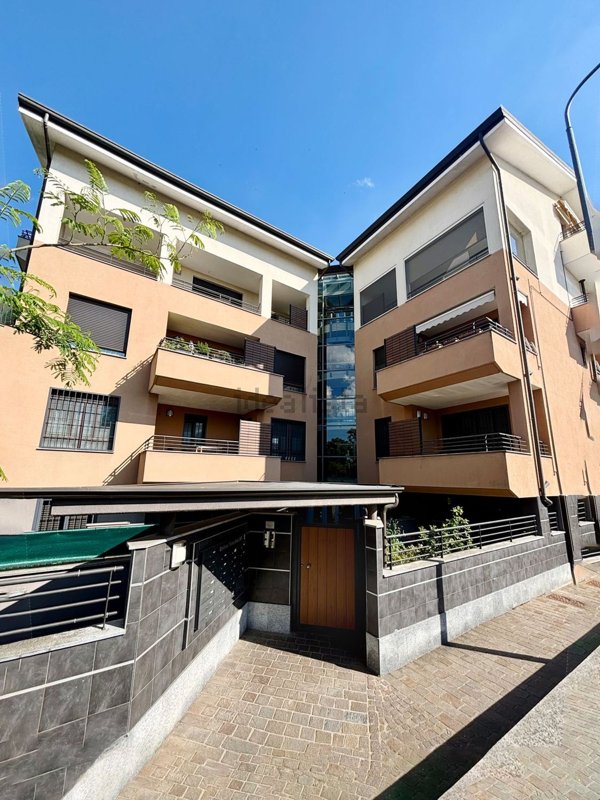 appartamento in vendita a Milano in zona Gratosoglio
